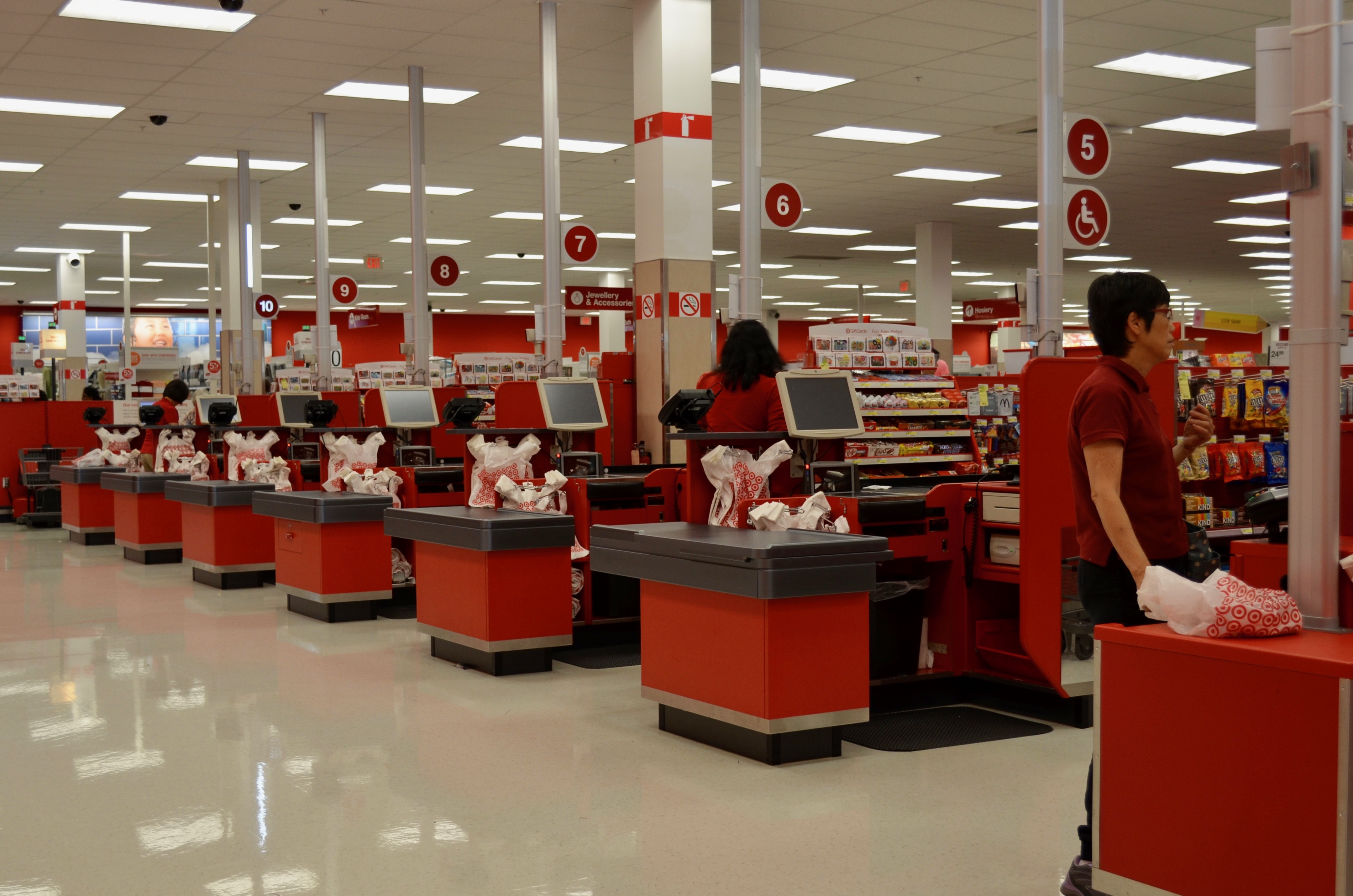 Target checkout lane. Image: https://commons.wikimedia.org/wiki/File:TargetCanada.JPG